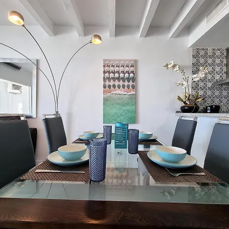 Apartment 2 Bedroom Frontline Puerto Banus Views Rdr299 *
