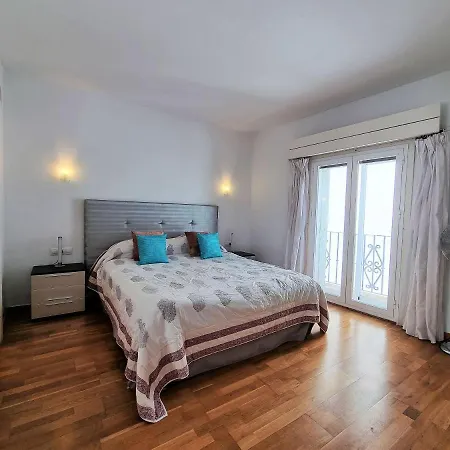 2 Bedroom Frontline Puerto Banus Views Rdr299 Apartament Marbella